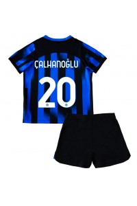 Fotbalové Dres Inter Milan Hakan Calhanoglu #20 Dětské Domácí Oblečení 2023-24 Krátký Rukáv (+ trenýrky)